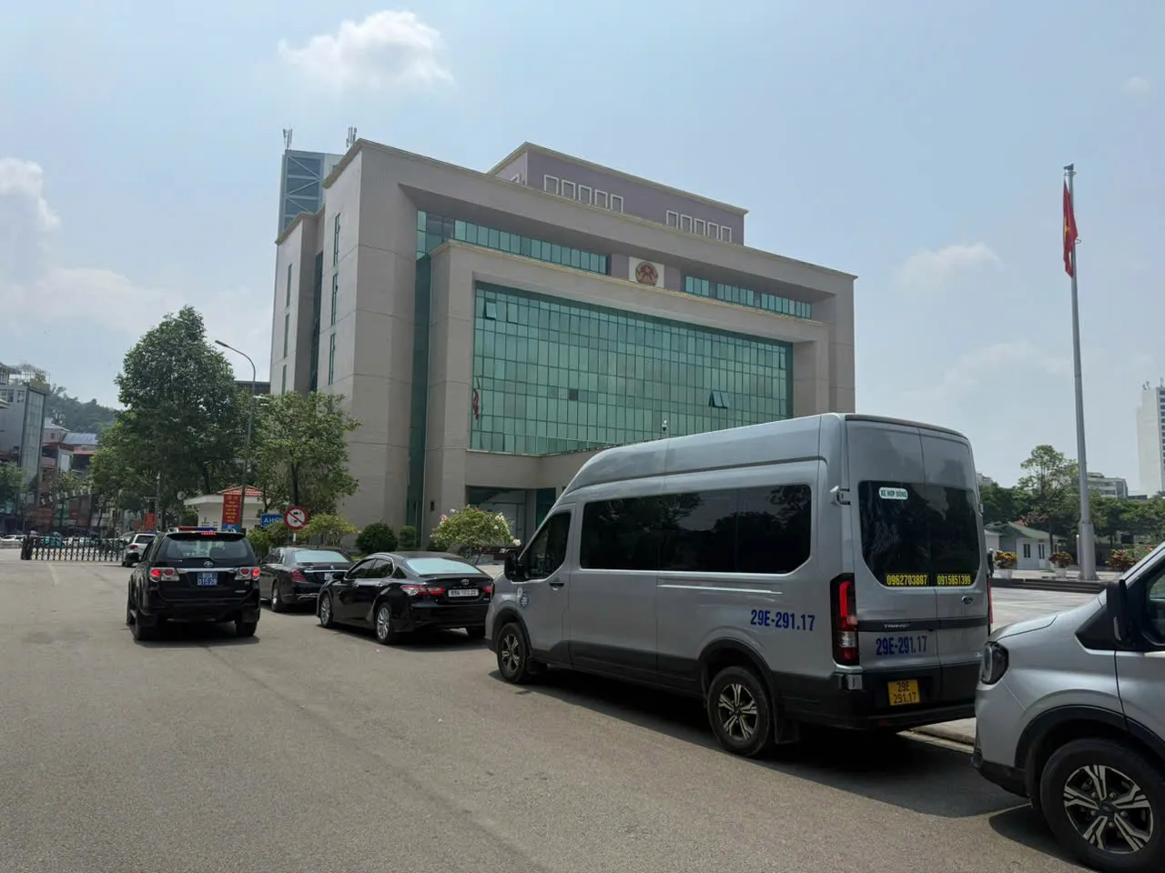 Báo giá thuê xe cưới 16 chỗ Hà Nội Báo giá thuê xe cưới 16 chỗ Hà Nội