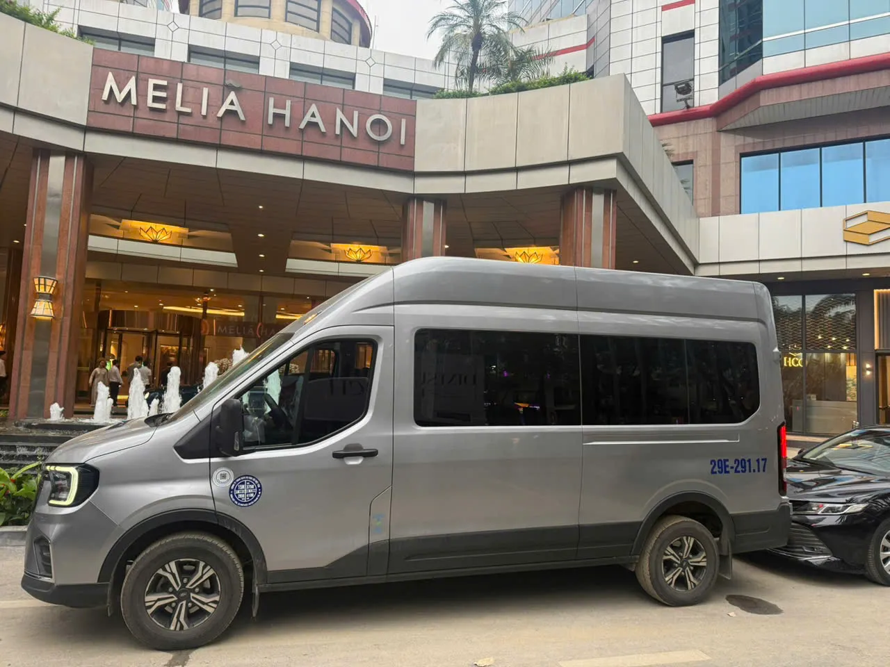 Cho thuê xe 16 chỗ phường Giảng Võ, Hà Nội