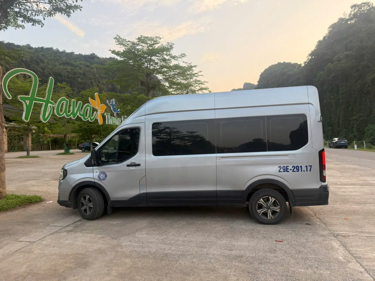 Nhà xe Việt Yên cho thuê xe 16 chỗ phường Vĩnh Hưng, Hà Nội