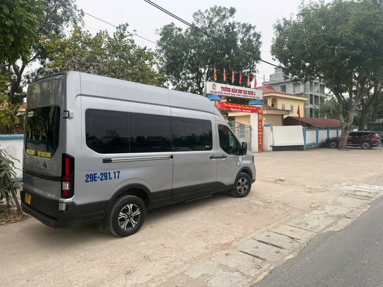 Ngoại thất xe 16 chỗ Hà Nội đi Hà Tĩnh Ngoại thất xe 16 chỗ Hà Nội đi Hà Tĩnh