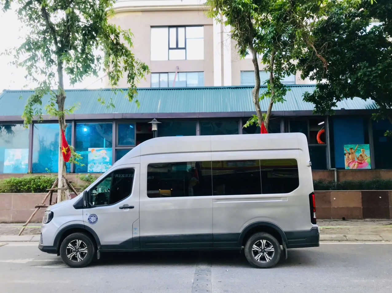 Nhà xe Việt Yên cho thuê xe 16 chỗ phường Phú Diễn, Hà Nội