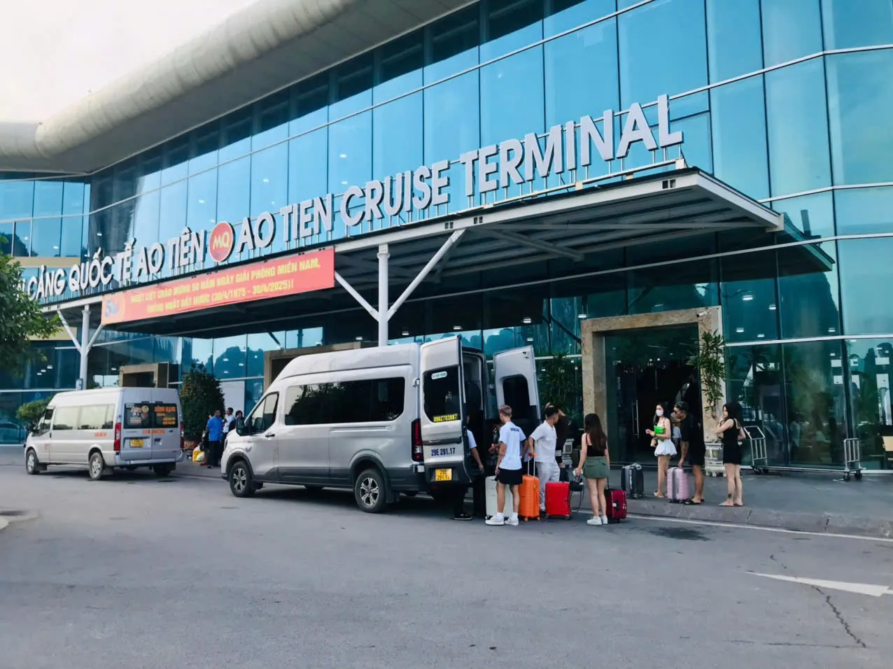 Báo giá thuê xe 16 chỗ Hà Nội du lịch biển Sầm Sơn