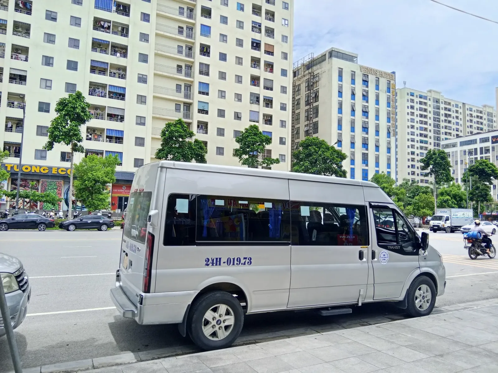Báo giá thuê xe du lịch 16 chỗ tại Lào Cai