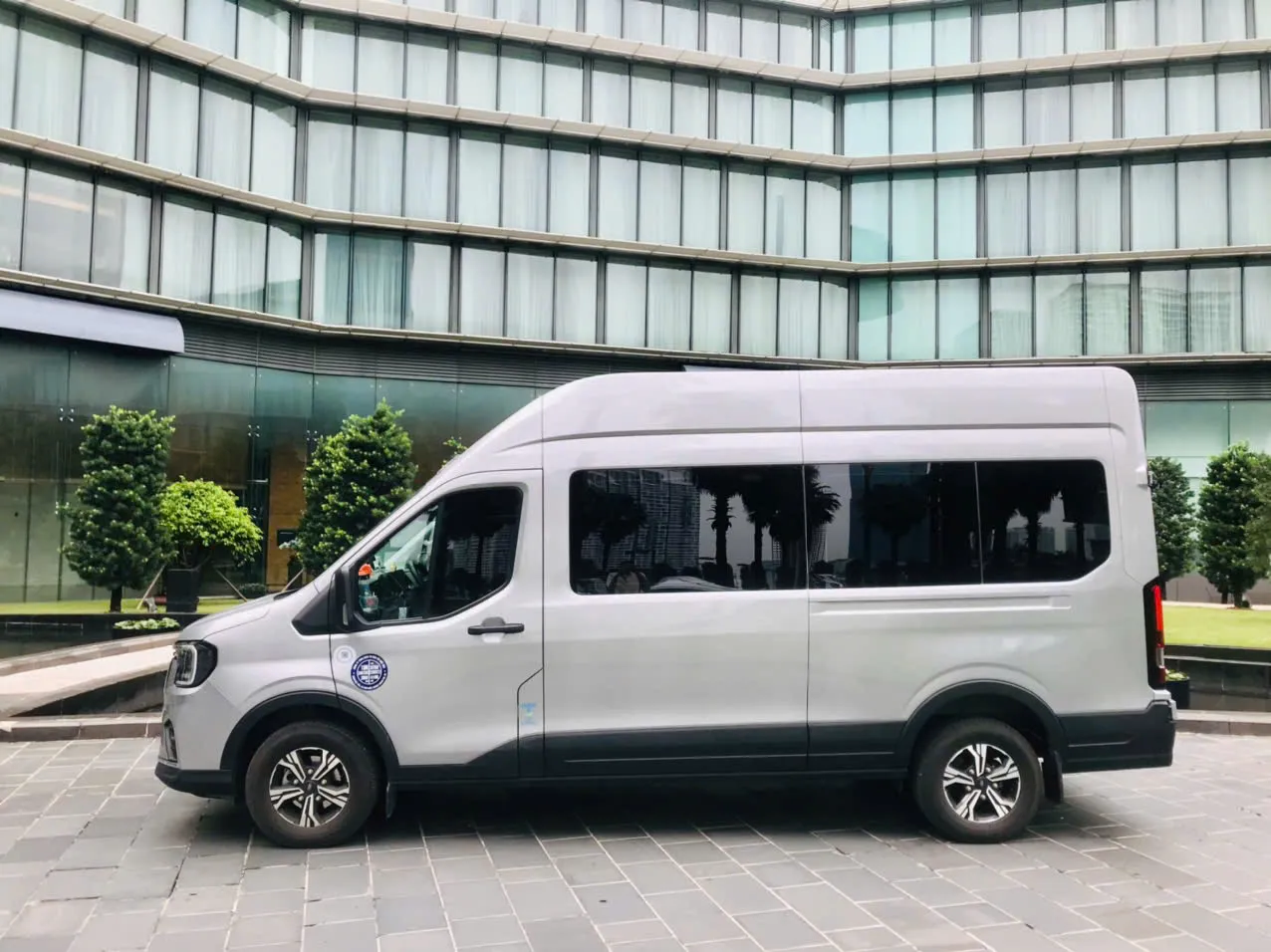 Thuê xe 16 chỗ Thường Tín đời 2025