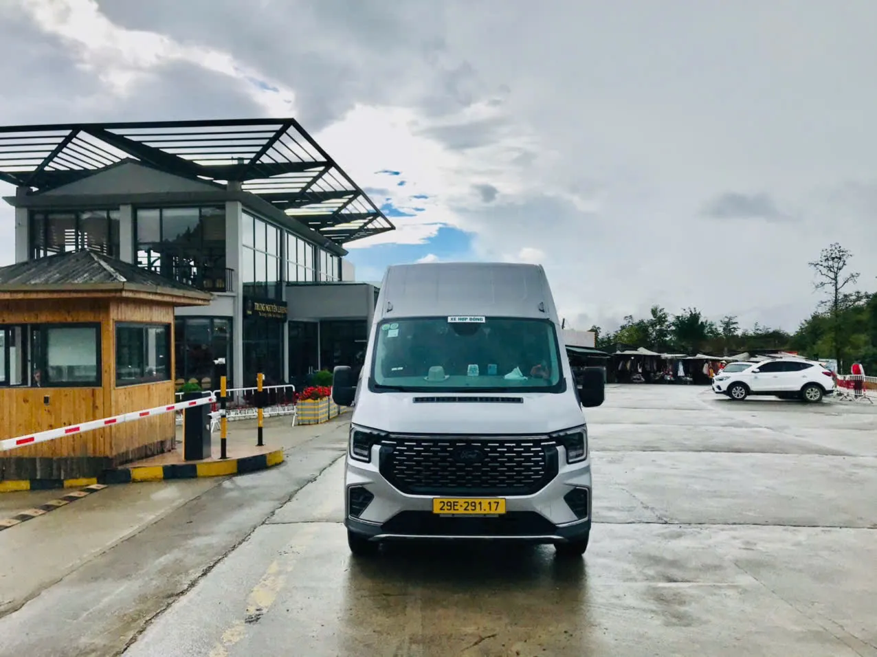 Xe 16 chỗ xã Bắc Tiên Hưng phục vụ đoàn khách du lịch